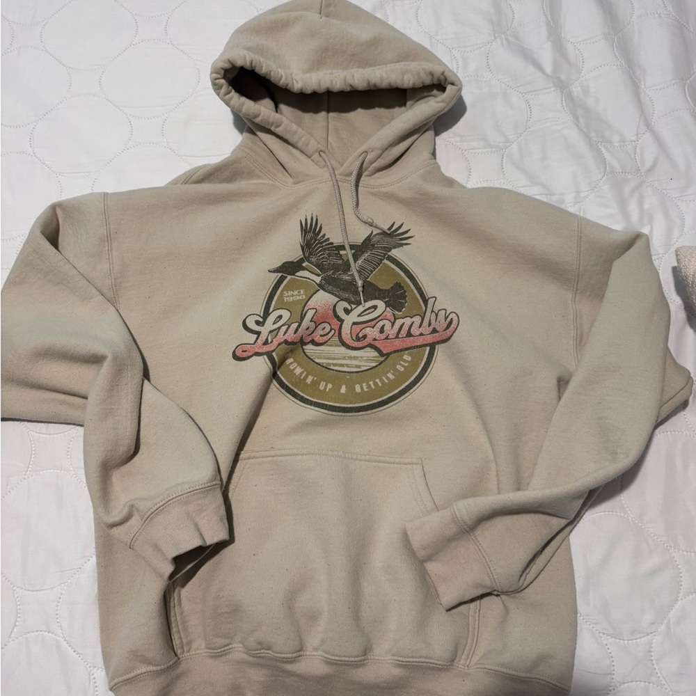 Luke Combs “growing up and getting old” tour hoodie